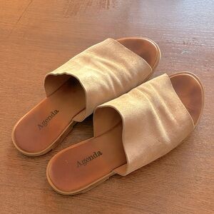 AGENDA - Women's Tan Suede Slide Sandals